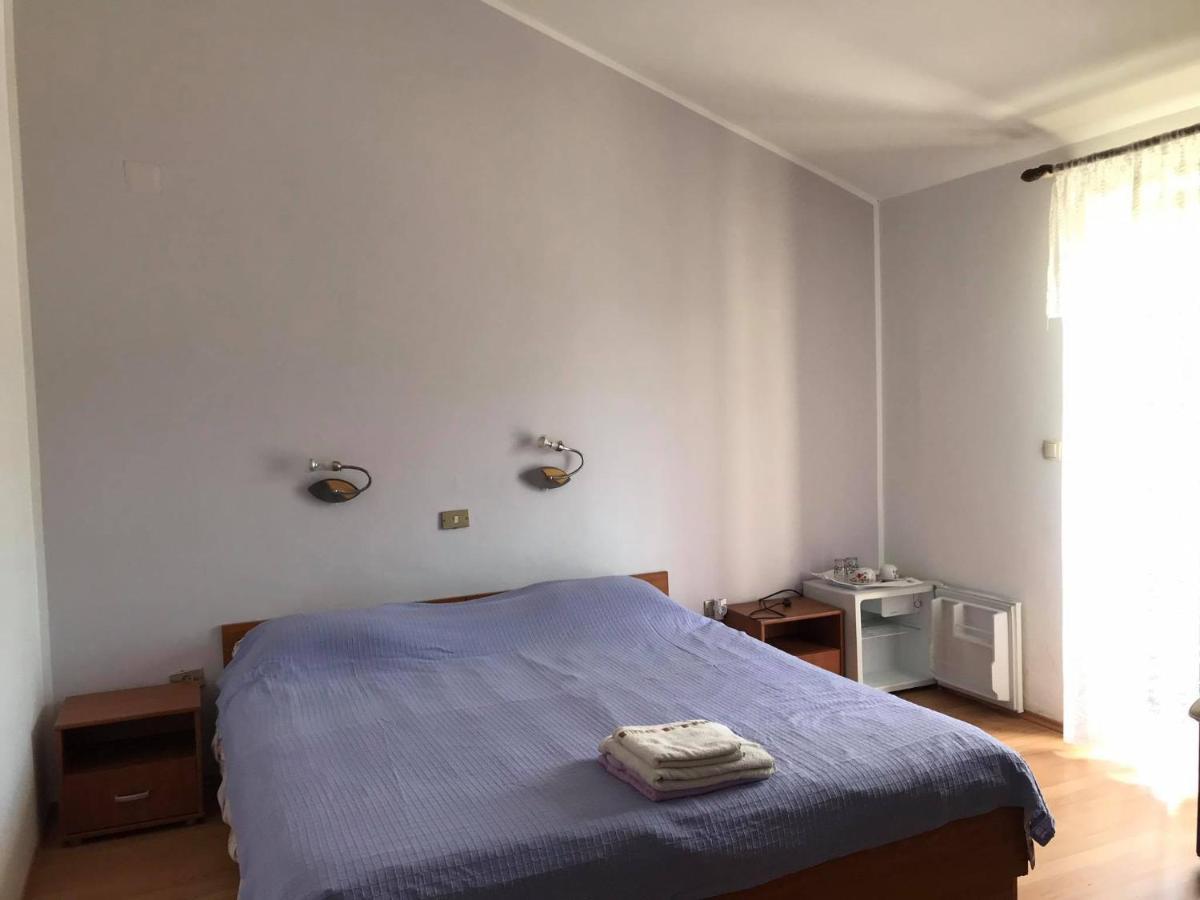 Draga Rooms Njivice Esterno foto