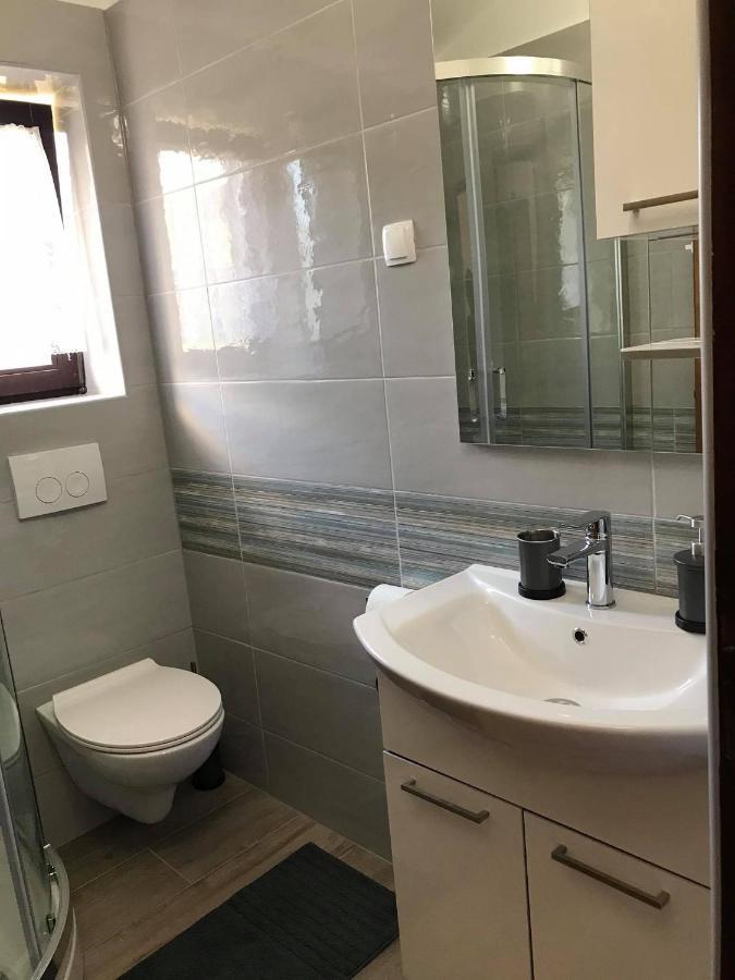 Draga Rooms Njivice Esterno foto