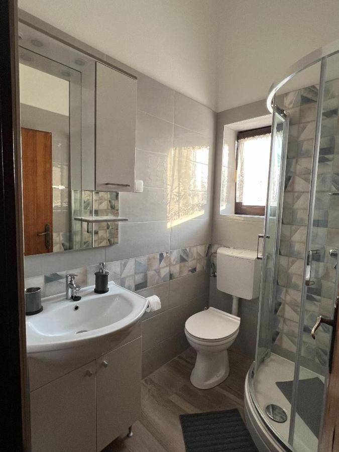 Draga Rooms Njivice Esterno foto
